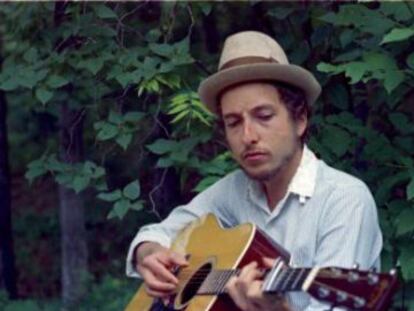 Bob Dylan, en su casa de Woodstock a finales de los sesenta. 