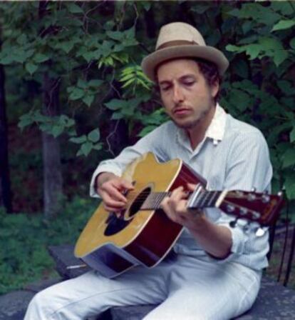 Bob Dylan, en su casa de Woodstock a finales de los sesenta. 