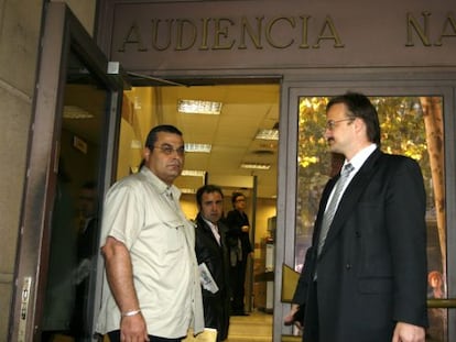 Jaled el Masri (izquierda), en la Audiencia Nacional en 2006.