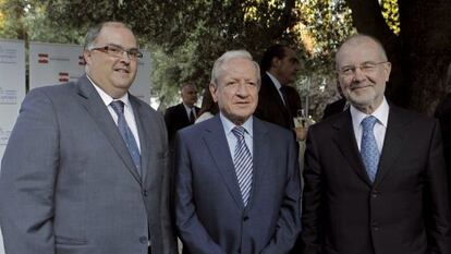 El vicepresidente del Consejo General del Poder Judicial (CGPJ), Fernando de Rosa; el presidente del Tribunal Constitucional, Pascual Sala, y el presidente de la sala de lo Civil del Supremo, Juan Antonio Xiol.