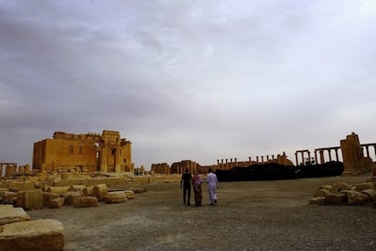 El director de Antigüedades y Museos de Siria, Maamun Abdelkarim, dijo que la entrada de los yihadistas en la parte monumental de la histórica ciudad era “un desastre para todo el mundo, no solo para los sirios”. En la imagen, turistas en el Templo de Bel en octubre de 2010.