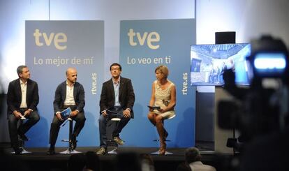 El director de TVE, Ignacio Corrales (segundo por la izquierda), durante la presentación de la programación de la cadena pública.