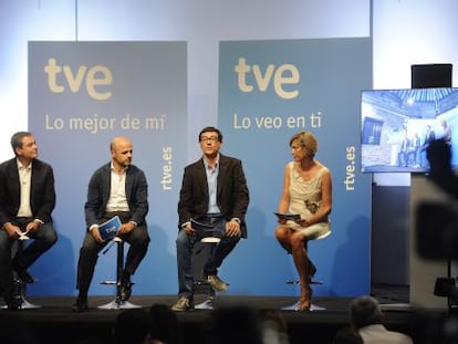 El director de TVE, Ignacio Corrales (segundo por la izquierda), durante la presentación de la programación de la cadena pública.