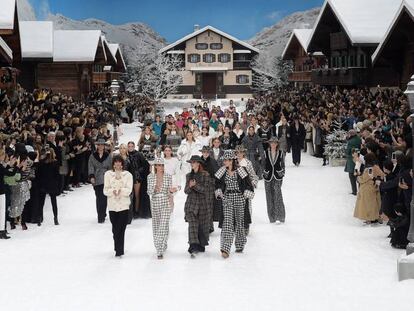 Chanel presenta su colección otoño/invierno 2019/2020 en la Semana de la Moda de París, este martes.