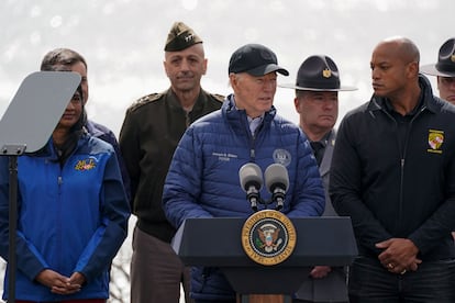 El presidente de EE UU, Joe Biden, en una visita el viernes al puente Francis Scott Key, derrumbado en Baltimore la semana pasada.
