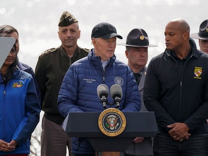 El presidente de EE UU, Joe Biden, en una visita el viernes al puente Francis Scott Key, derrumbado en Baltimore la semana pasada.