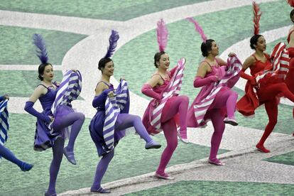 Dancers perform during the opening ceremony prior to the kick off for the Euro 2016 group A football match between France and Romania at Stade de France, in Saint-Denis, north of Paris, on June 10, 2016. / AFP PHOTO / PHILIPPE LOPEZ