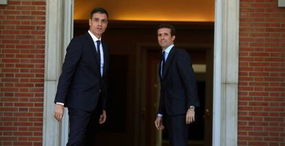 Pedro Sánchez y Pablo Casado, en La Moncloa.