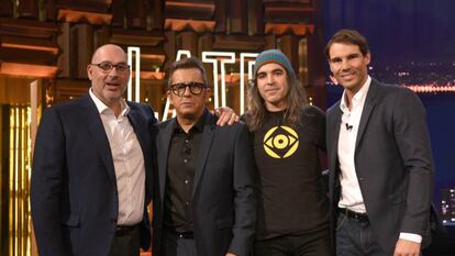 Andreu Buenafuente, con Emilio Gayo, presidente de Telefónica, Chema Alonso, CDO de Telefónica, y Rafael Nadal.