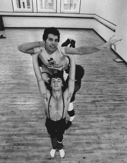 Freddie Mercury asiste a una clase de ballet en el Covent Garden de Londres, el 3 de octubre de 1979. 