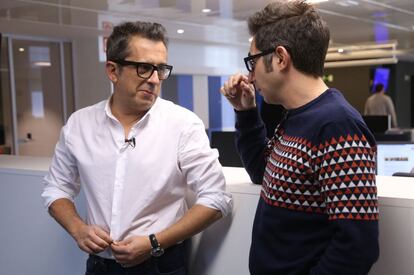 Andreu Buenafuente y Berto Romero, en la redacción de EL PAÍS.