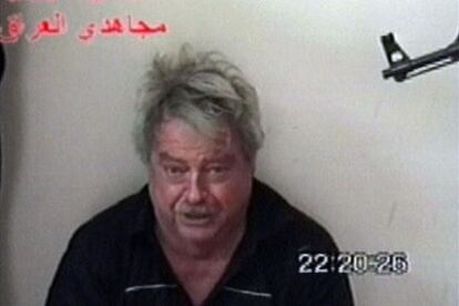 El ciudadano australiano Douglas Wood, secuestrado en Irak, en el vídeo emitido por la cadena Al Yazira.