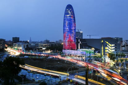 La Torre Agbar, de nit. 