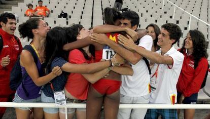 Ana Peleteiro, felicitada tras proclamarse campeona del mundo