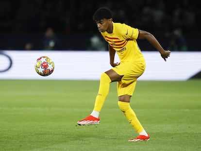 Lamine Yamal, durante el partido del Barça ante el PSG en el Parque de los Príncipes.