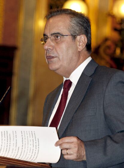 El ministro de Trabajo, Celestino Corbacho, durante su intervención hoy en la segunda jornada del debate del dictamen de los Presupuestos Generales del Estado en el Congreso de los Diputados.