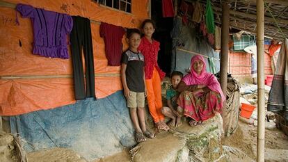 Una familia en Bangladés, uno de los países más afectados por la neumonía.