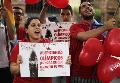 El colectivo de gais y lesbianas paraguayo protesta en Asunción.