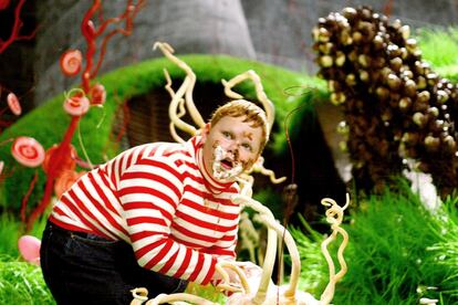 El personaje de Augustus Gloop en una imagen de la adaptación cinematográfica de 2005 de 'Charlie y la fábrica de chocolate'.