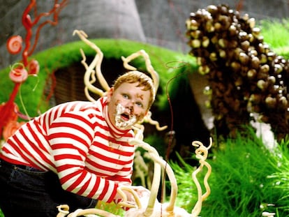 El personaje de Augustus Gloop en una imagen de la adaptación cinematográfica de 2005 de 'Charlie y la fábrica de chocolate'.