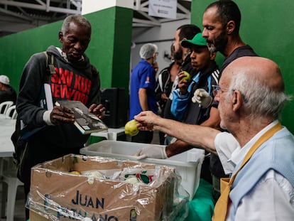 Entrega de alimentos en São Paulo.