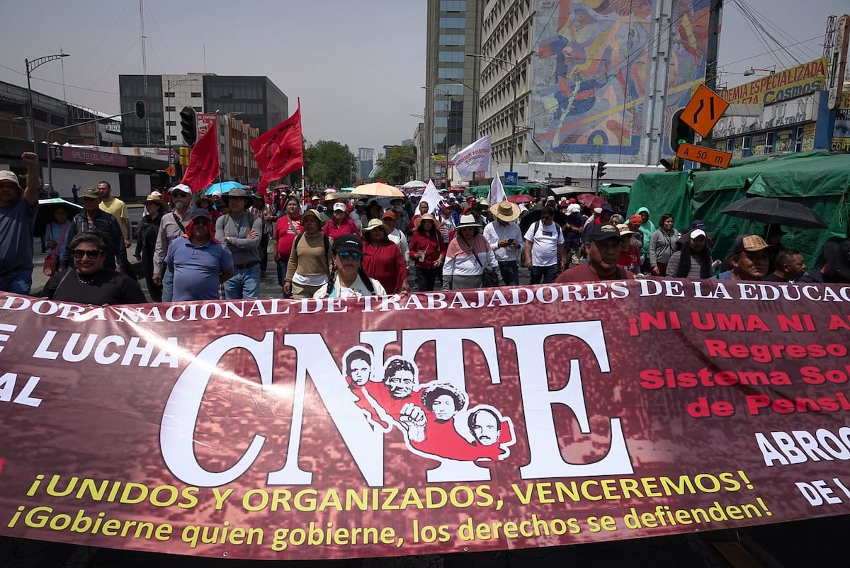 Los maestros de la CNTE amenazan con un paro definitivo de labores | EL ...