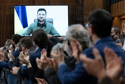 Los diputados canadienses aplaudían el martes a Zelenski tras su intervención telemática.