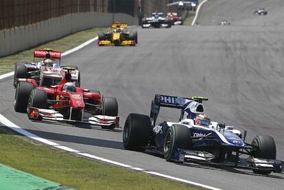 El piloto español no ha podido superar al alemán hasta la vuelta 7 y ha perdido cerca de 8 segundos con los Red Bull