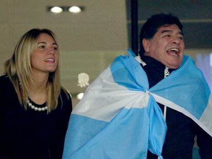 Maradona, durante el partido de la selecci&oacute;n argentina de rugby,