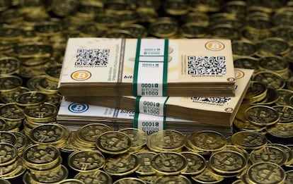 &#039;Bitcoins&#039; acu&ntilde;ados por Mike Caldwell, un entusiasta de esta moneda virtual en Sandy (Utah), y fotografiados el 31 de enero.
 