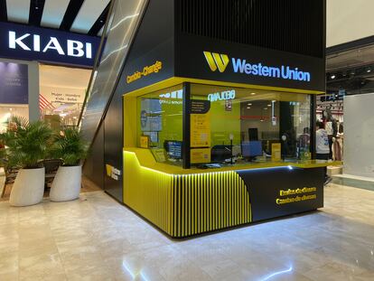 Tanto las 'concept stores' como los 'hubs' (en la foto, el de Islazul, en Madrid) representan una experiencia de marca, enriquecida por el nivel de atención y el servicio de sus trabajadores.