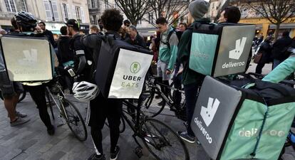 Concentración de repartidores de Deliveroo y otras plataformas de reparto como UberEats.