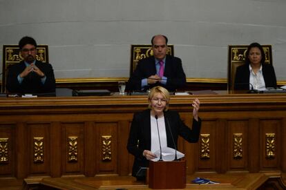 La fiscal general de Venezuela, Luisa Ortega D&iacute;az, interviene el lunes en la Asamblea.