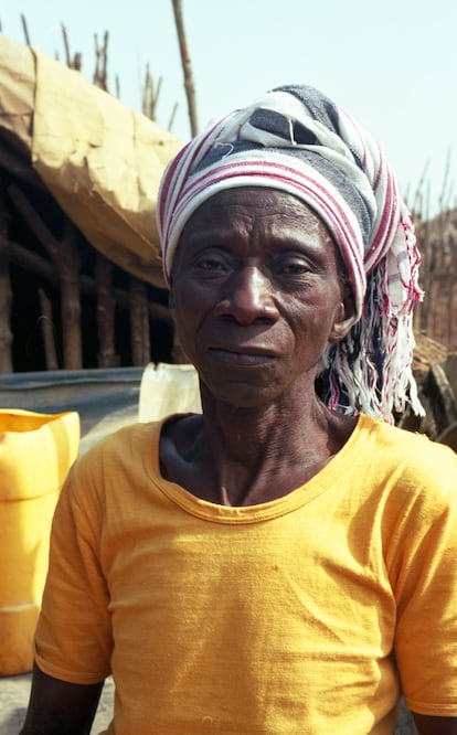 Una anciana de Elubaline. La esperanza de vida en Senegal es de 68 años para las mujeres y 64 para los hombres. Ellas tienen cinco hijos de media y un acceso muy limitado a servicios para la salud sexual y reproductiva.
