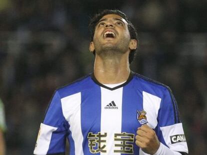 Carlos Vela celebra su tercer gol ante el Elche.