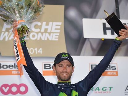 Valverde, con el trofeo de ganador.