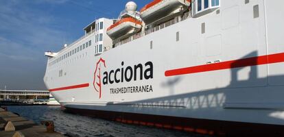 Barco de Trasmediterránea.