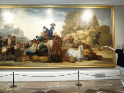 La conservadora del Prado Manuela Mena presenta el cartón restaurado de Goya 'La era'.