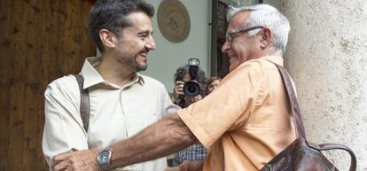 El candidato de Comprom&iacute;s a la Alcad&iacute;a de Valencia, Joan Ribo (i), y el de Val&egrave;ncia en Com&uacute;, Jordi Peris.