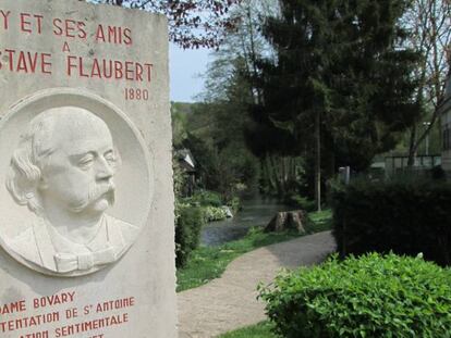 Placa en record a Flaubert a Ry, Normandia.