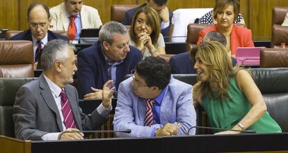 Griñán, Valderas y Díaz, en el Parlamento andaluz.