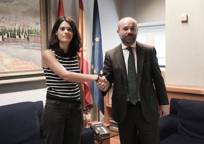 Juan Trinidad, presidente de la Asamblea de Madrid recibe a Isabel Serra (Unidas Podemos) en la ronda de consultas para elegir la candidatura a presidir la CAM