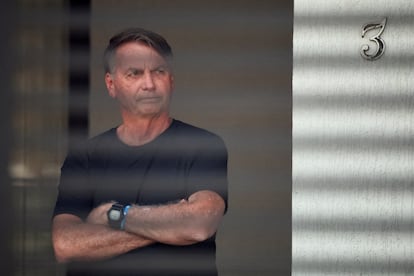 El expresidente Bolsonaro, este jueves en su chalé de Brasilia, donde está en prisión domiciliaria.