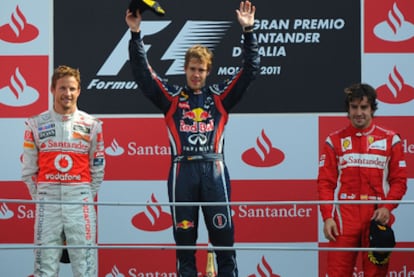 Vettel, junto a Button y Alonso en el podio