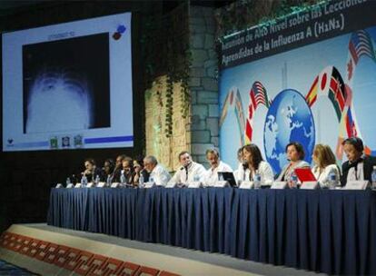 Representantes de 43 países en la cumbre sobre el H1N1 celebrada en Cancún.