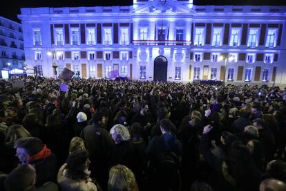 La Puerta del Sol abarrotada durante la protesta feminista en Madrid. 