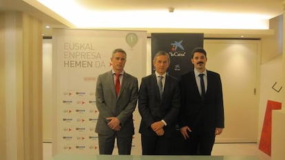 Juan Pedro Badiola, en el centro, durante la presentación de los Premios EmprendedorXXI.