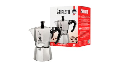 Cafeteras italianas sobre fondo blanco.