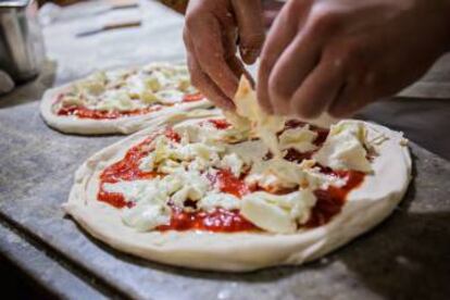 Una Margherita en una pizzería de Nápoles.