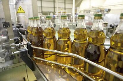 Planta de envasado de la compañía Sovena, que fabrica aceite de oliva para Mercadona bajo la marca Hacendado.